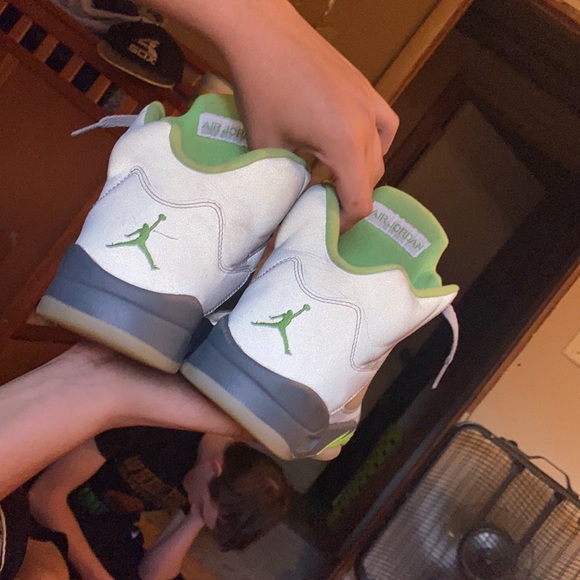 I got the Jordan five green bean size 10 1/2 - Picture 3 of 5